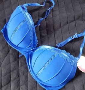 Candie's push-up bra